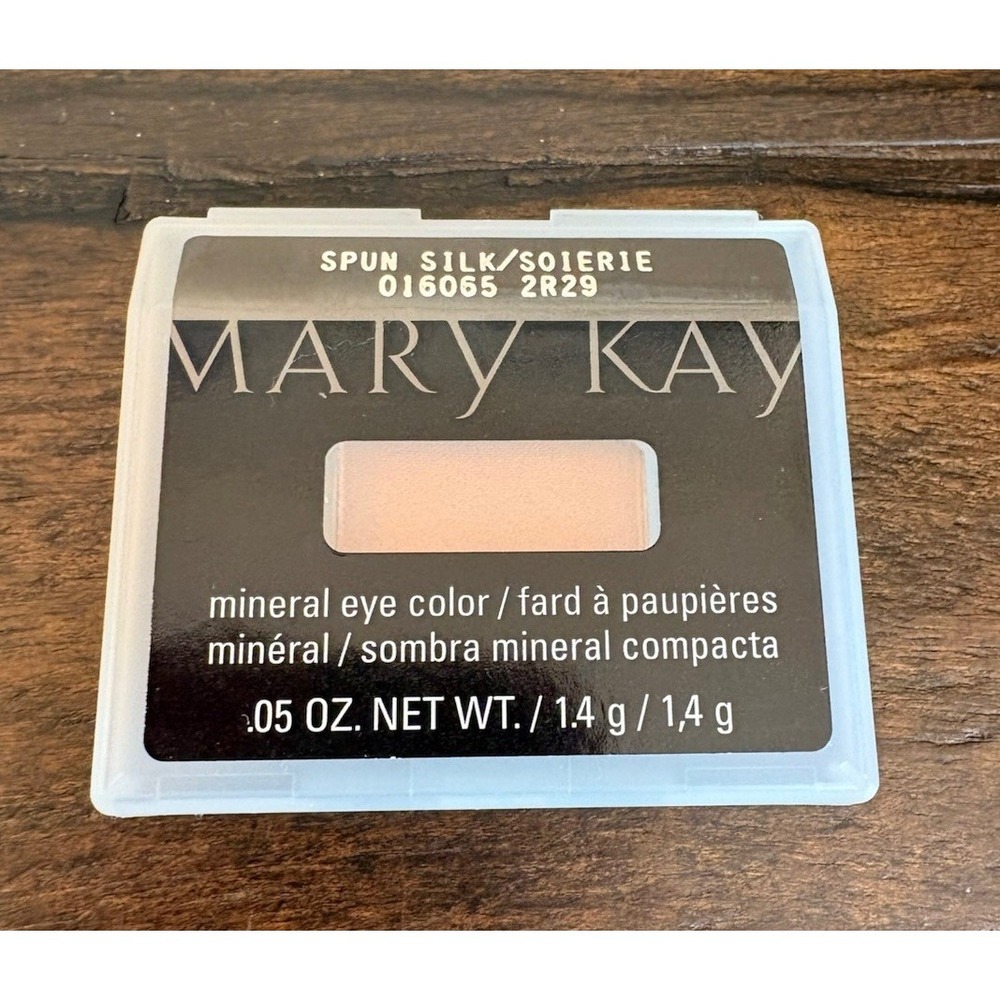 New In Package Mary Kay Mineral Eye Color Spun Silk Full Size. New in Box 016065